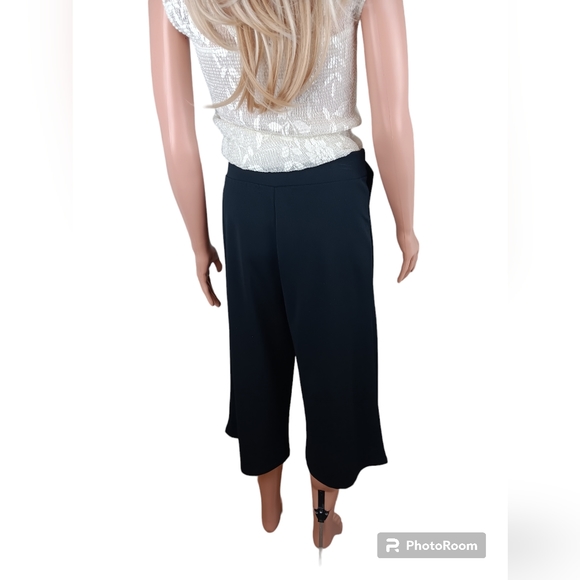 Full Circle Trends, below the knee pants - Picture 5 of 8